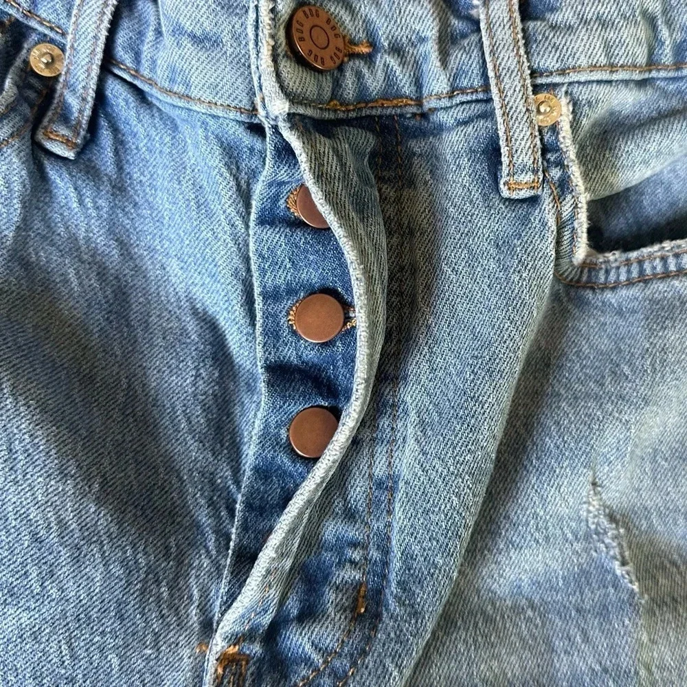 Urban Outfitters BDG High Rise Distressed Straight Jeans size 27 - Picture 3 of 7